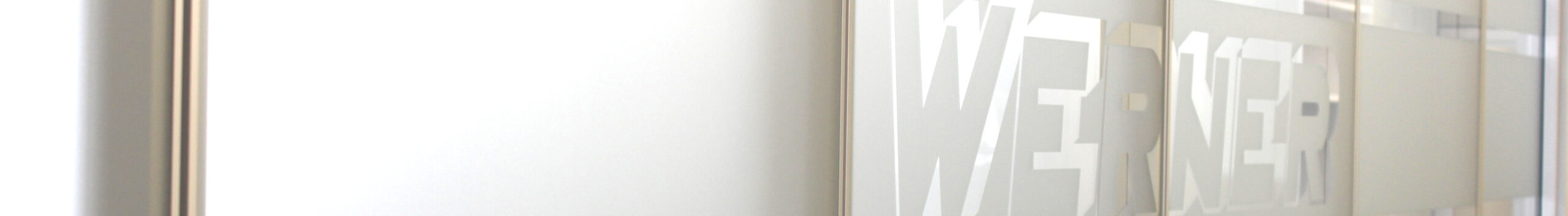 Glasscheibe mit Werner Logo